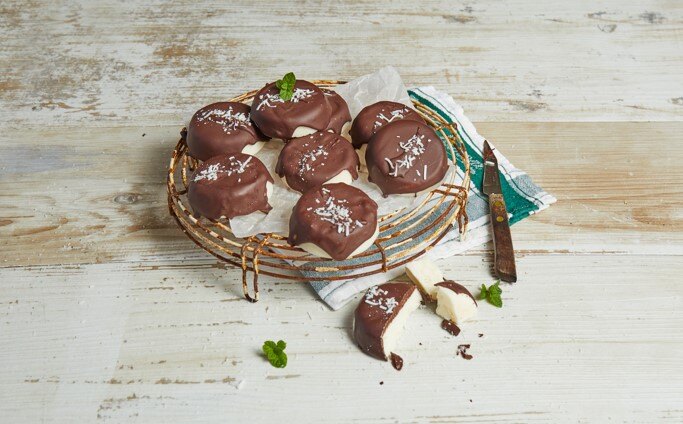 Low Carb Sea Salt Dark Chocolate Almond Clusters - Low FODMAP
